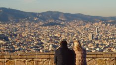 С нов експеримент за базов доход Каталуния ще раздава пари на бедни и богати