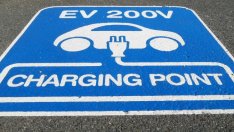 За много европейци революцията на електромобилите остава мираж