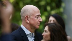 Amazon съкращава стотици служители