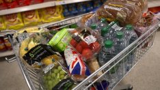 Инфлацията във Великобритания остава 3% въпреки поевтиняването на храните