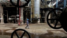 САЩ ще задминат Москва и Рияд по добив на петрол до края на годината, очаква МАЕ