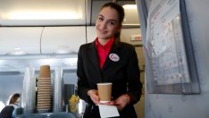 Ако се залеете с горещо кафе по време на полет, отговорна ще бъде авиокомпанията