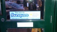 Microsoft хвърля око на Foursquare