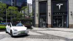 Шанхай облекчава ограниченията за износ на данни в полза на Tesla и други компании