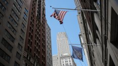 Водещите банки на Wall Street предупреждават за отстъпление на пазара от високите оценки