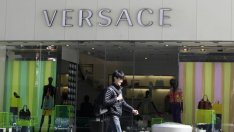 Givenchy, Coach и Versace се замесиха в скандал в Китай заради надписи на тениски