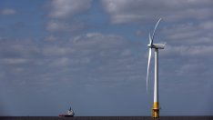 Великобритания към Тръмп: Няма да се откажем от офшорните вятърни паркове