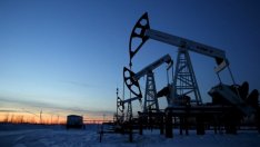 Производството на петрол спада въпреки очертаващия се дефицит