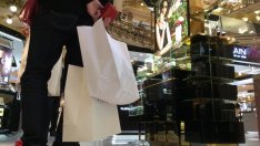 Продажбите на дребно в САЩ отчетоха най-слабия си ръст от шест месеца насам