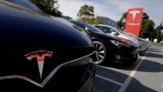 Първите коли Model 3 на Tesla ще пристигнат при собствениците си в края на юли