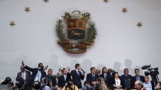 Защо Венецуела се оказа с двама председатели на парламента в един ден?