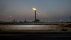 ОПЕК+ запазва досегашните нива на производство, подкрепяйки петролните цени