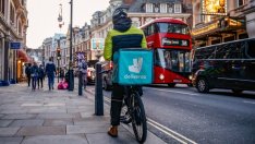 Deliveroo планира IPО в Лондон с два класа акции