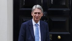 Британският финансов министър планира да продължи икономиите в публичния сектор