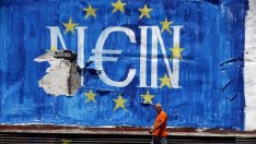 Разкрачената позиция на МВФ за Гърция