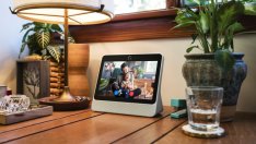 Facebook пуска на пазара умен говорител за видео обаждания през Messenger