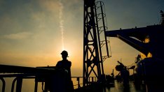 Данните за запасите в САЩ тласкат нагоре цената на петрола*