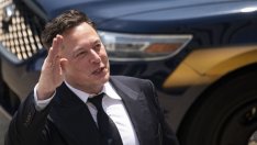 Мъск хвали китайските автоконцерни в опит да излъска имиджа на Tesla