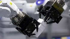 Изкуствен интелект и дигитални близнаци: как ще изглежда фабриката на бъдещето?