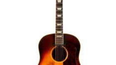 Китара на Джон Ленън, смятана за изгубена, бе продадена за 2,41 млн. долара