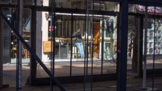 Търговците временно да не плащат тротоарно право и наеми в София предлага кметът