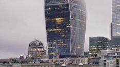 Търговията с акции на ЕС избяга от Лондон в първия ден след пълния Brexit