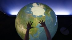 Еврокомисар: Нови инициативи на ЕК ще помогнат на България да отказва внос на отпадъци