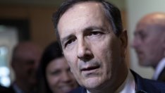 Шефът на Telecom Italia е готов да подаде оставка в името на сделката с KKR