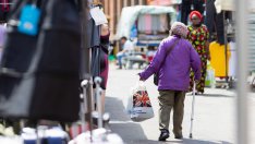 Двуцифрената инфлация сви силно продажбите на дребно във Великобритания