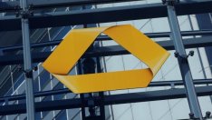 Въпреки тримесечната загуба Commerzbank очаква годишна печалба през 2016 г.