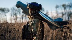 Украйна атакува военни летища в Крим и рафинерии, взривове разтърсиха Киев