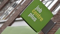 Британската безработица се понижава до 7-годишно дъно