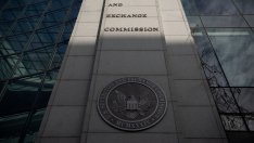 Борсовият регулатор в САЩ разширява удара срещу криптосектора с незаменяеми токени
