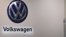 Volkswagen вдига заплатите на германските си служители с близо 5% до 2017 г.