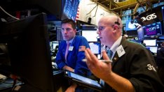 Акциите на Apple поевтиняха за пръв път от шест сесии