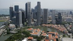 Сингапур увеличава данъците за богатите, но остава данъчен рай