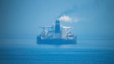 Ирански петролен танкер избухна в Червено море