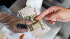 Руските акции продължават спада си след засилване на напрежението около Украйна