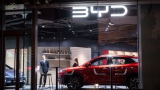 Печалбата на BYD изостава от пазарните прогнози заради забавеното търсене в Китай