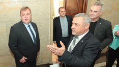 Каракачанов: Оставката на Симеонов не решава проблемите