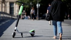 Франция забранява движението на електрически тротинетки по тротоарите