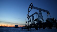 Повишено внимание на петролните пазари преди срещата на ОПЕК днес