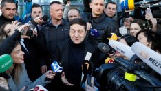 Предизборната тактика на Зеленски променя традициите в Украйна