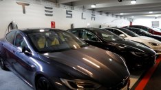 Защо Tesla прави повече вестникарски заглавия, отколкото коли? 