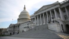 Конгресът в САЩ постигна предварителна сделка, за да избегне нова парализа