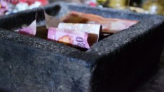 Каква е връзката между филантропията и световната икономика? 