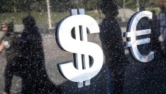 На валутния пазар: Триумф за долара, поражение за еврото