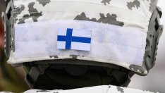 Финландия задържа кораб, заподозрян в повреда на телекомуникационен кабел