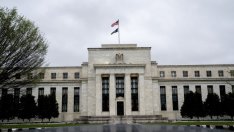 Фед: Икономическият растеж се забавя до умерен темп през юли и август