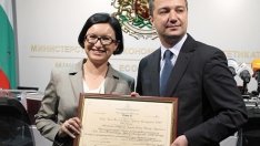 Стойнев връчи сертификат за инвестиция клас „А“ на „Кока-Кола Хеленик“